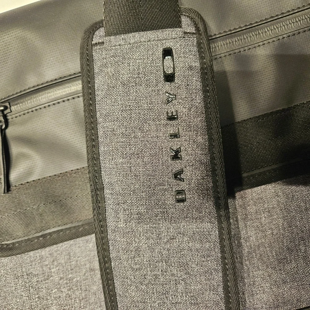 Oakley messenger bag